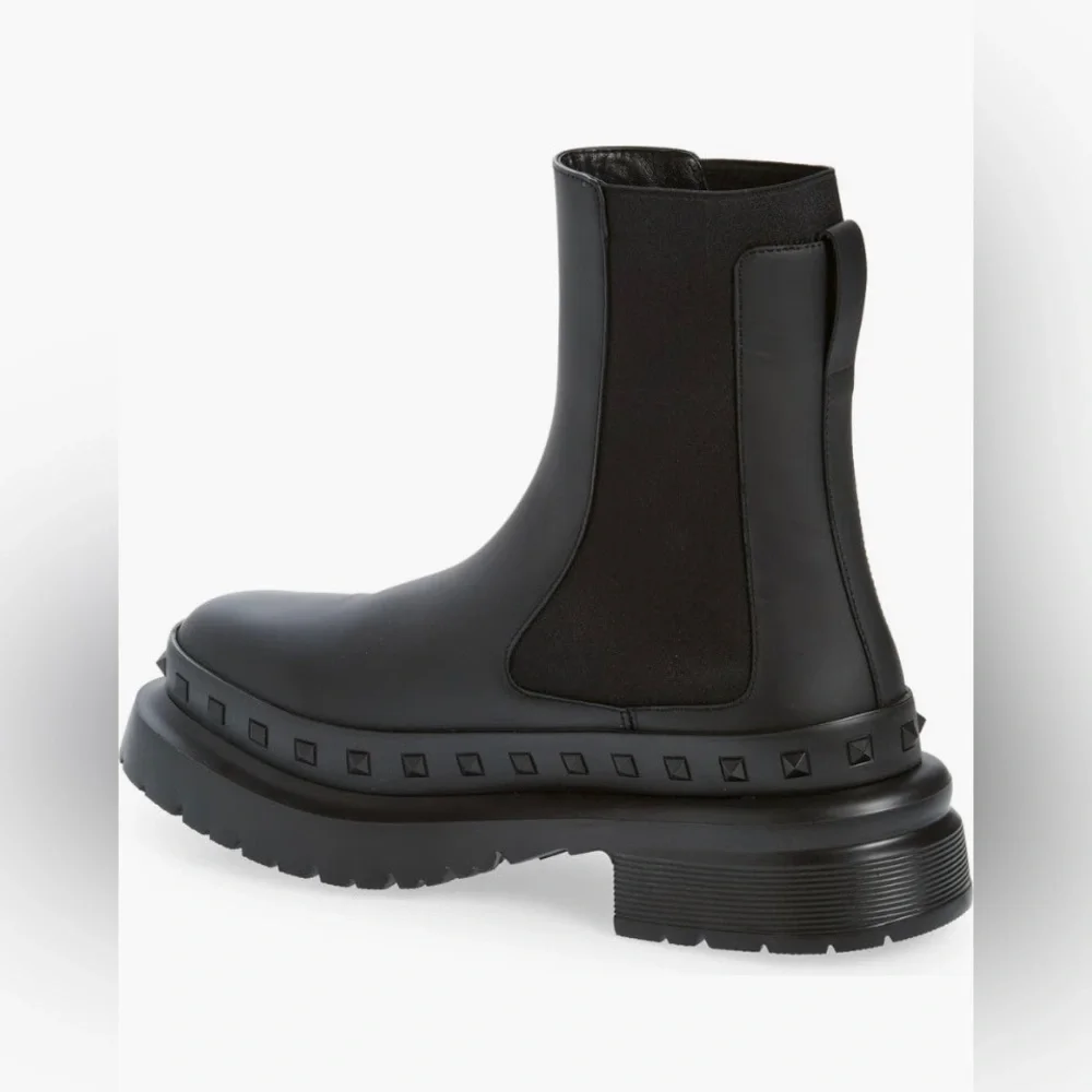 NIB $1270 Valentino M-Way Rockstud Lug Sole Chelsea Boot in size 11 US / 44 EU!